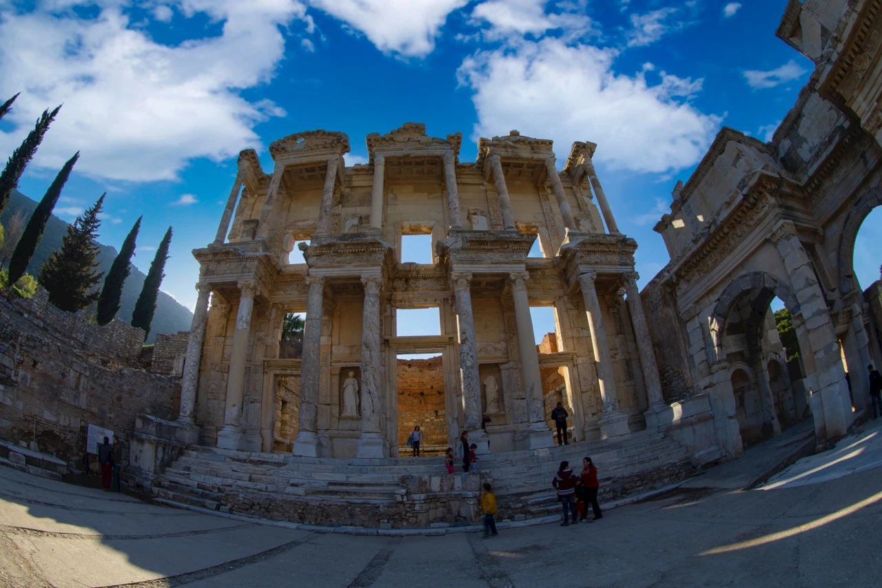 &Eacute;feso: Un Centro Comercial que se Transform&oacute; en Historia