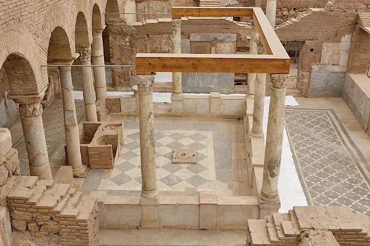 Explore el Sitio Arqueológico de Éfeso: Un Tesoro de Ruinas y Patrimonio Histórico
