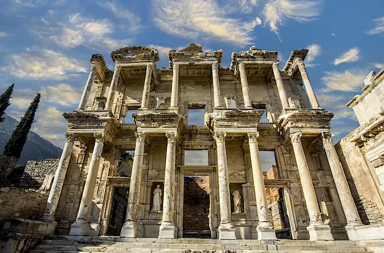 Efes’in Roma Tarihi ve Kültüründeki Önemli Rolü