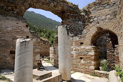 Efes&rsquo;in Yer Altı T&uuml;nelleri: Antik Şehri Keşfeden Gizemli Ge&ccedil;itler