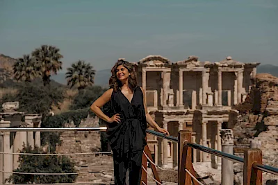 Efes&rsquo;te Celsus K&uuml;t&uuml;phanesini Keşfetmek: Antik D&uuml;nyanın Bilgi ve Mimari Mirası