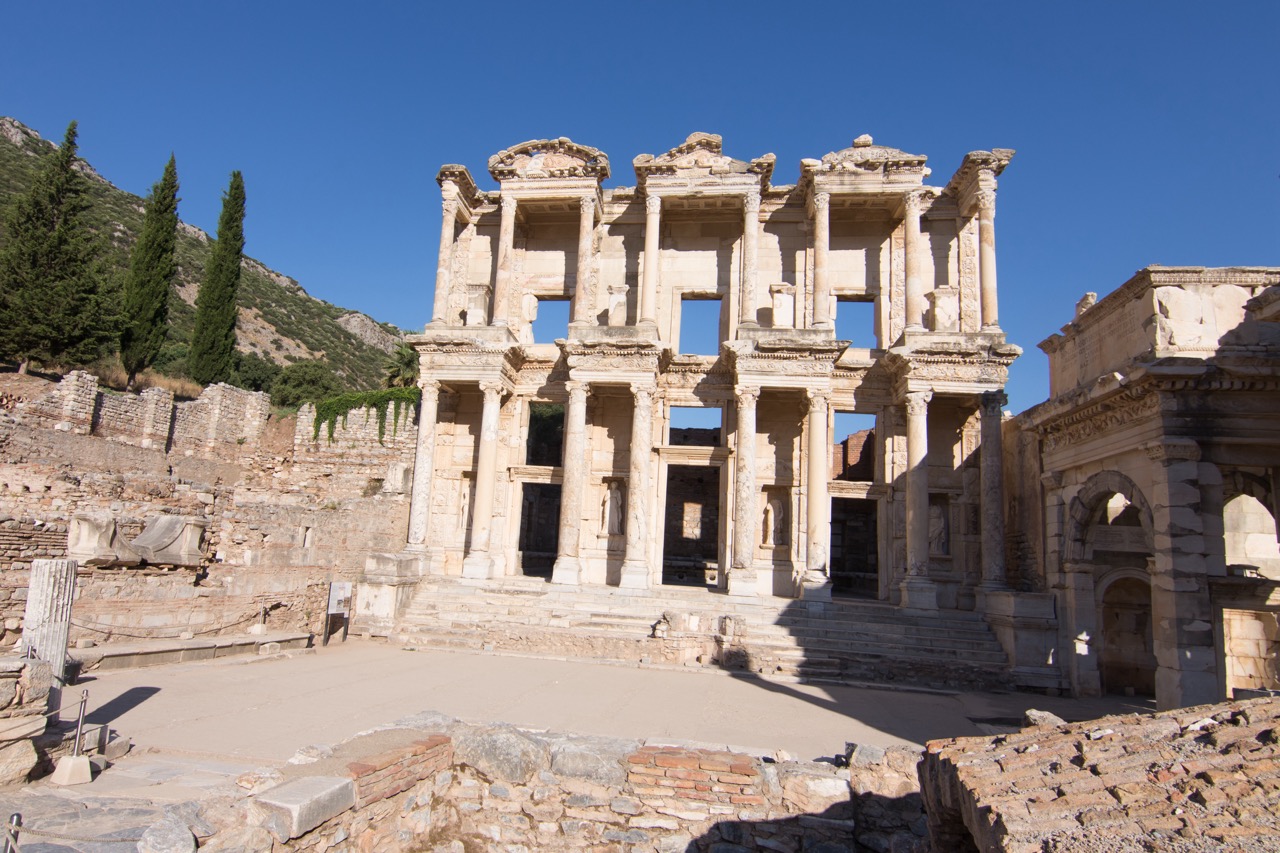 Magie, Wonderen en Theologie: De Machtsstrijd in Efeze