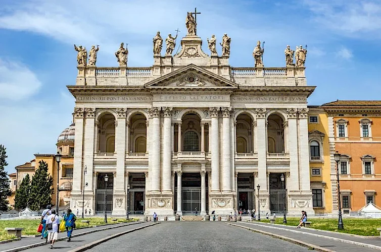 De Basiliek van St. Johannes: Ontdek Efezes Meest Heilige...