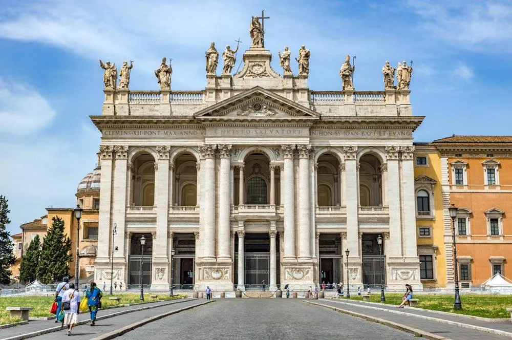 De Basiliek van St. Johannes: Ontdek Efezes Meest Heilige...