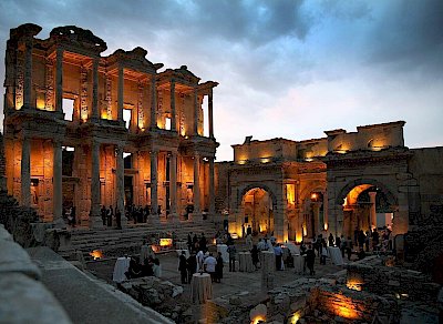 Efes&rsquo;in Konser Alanları: Odeon ve Tiyatro