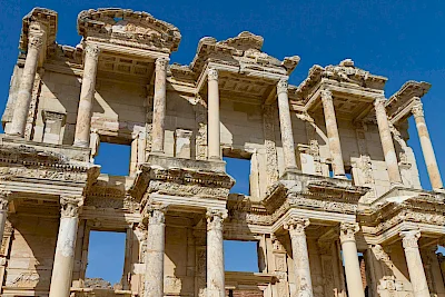 Ephesos'taki Celsus K&uuml;t&uuml;phanesi: Mimarlık Harikaları ve K&uuml;lt&uuml;rel &Ouml;nemi
