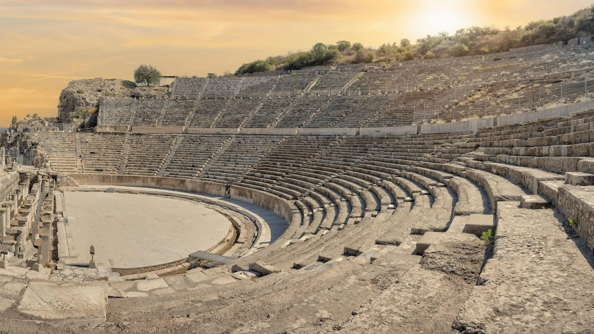 Descubriendo el Gran Teatro de &Eacute;feso: Un Centro Antiguo de Teatro