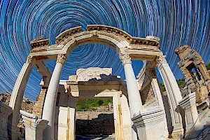 Efes’ten Bugüne: Antik Dönemden Günümüze