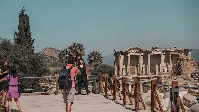El Camino de Saronia hacia la Diosa: Iniciación en el Templo de Artemisa