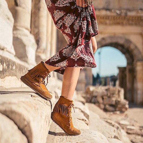 De Esclava a Sacerdotisa: El Ascenso de Saronia en Éfeso