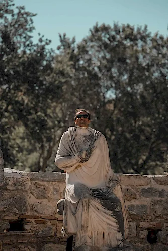 El Nacimiento de Artemisa: Un Relato de Gemelos Divinos