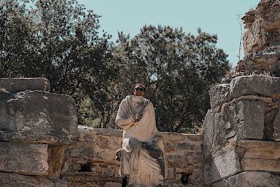 Efes'in Mimari Harikalarını Keşfetmek: Tapınaklar, Tiyatrolar ve Anıtsal Yapılar