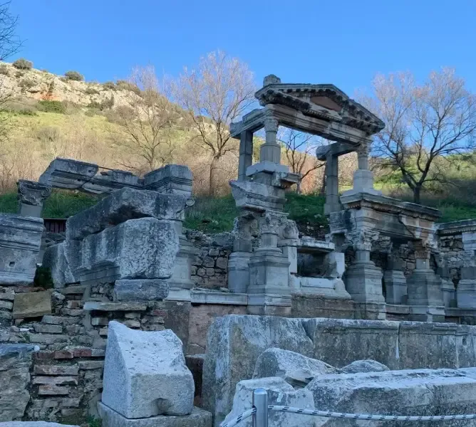 Efes Y&uuml;r&uuml;y&uuml;ş Turları: G&ouml;r&uuml;lmesi ve Yapılması Gerekenler