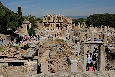 Efes'in Bizlere Antik ve Modern T&uuml;rkiye Hakkında &Ouml;ğrettikleri